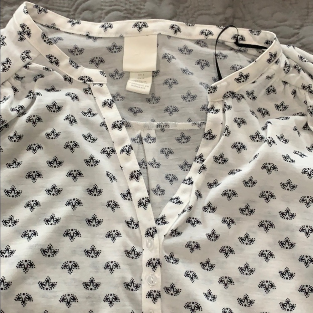 H&M shirt small